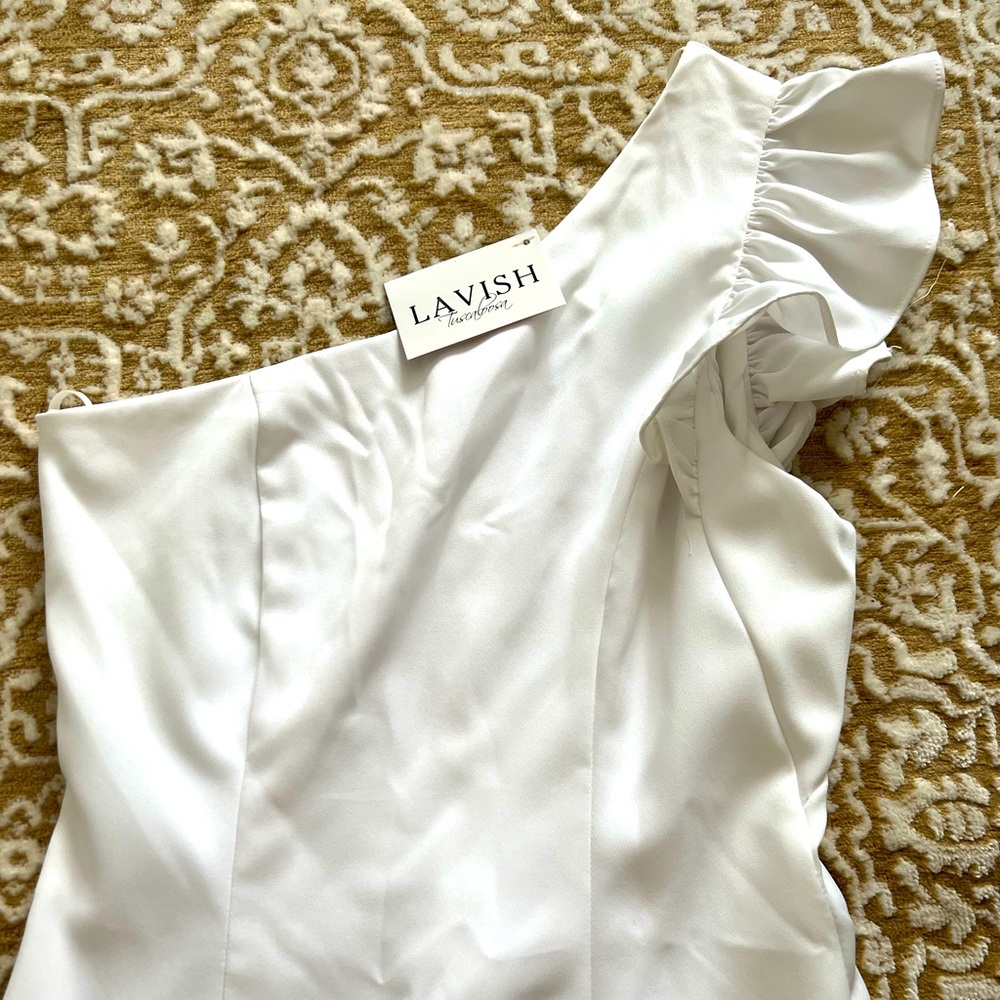 *NEW WITH TAGS* White One Shoulder Dress